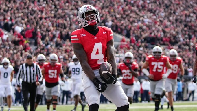 就連勒布朗·詹姆斯也 就連勒布朗·詹姆斯也不敢相信傑里米·史密斯用一隻手觸地得分。| mtgamer.com