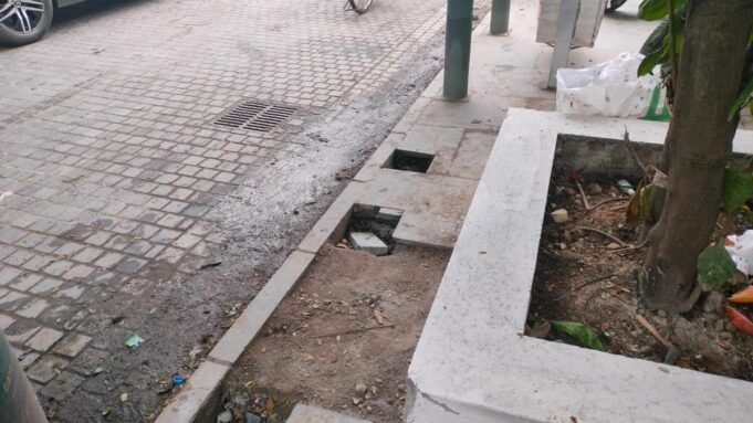 居民表示 KNK 路擁堵加劇，非法人行道停車現象持續存在
| mtgamer.com