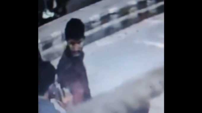 德里爆炸前數小時，烏馬爾·納比出現在拉姆利拉邁丹附近的清真寺附近
| mtgamer.com