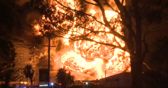 悉尼西部大規模工業火災可能持續數天
| mtgamer.com