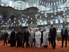 教皇利奧十四世在與土耳其宗教領袖的會議開始時訪問伊斯坦布爾藍色清真寺
| mtgamer.com 教皇利奧十四世在與土耳其宗教領袖的會議開始時訪問伊斯坦布爾藍色清真寺
| mtgamer.com