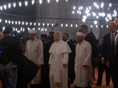 教皇利奧在伊斯坦布爾的藍色清真寺祈禱過嗎?至少不明顯。
| mtgamer.com 教皇利奧在伊斯坦布爾的藍色清真寺祈禱過嗎?至少不明顯。
| mtgamer.com