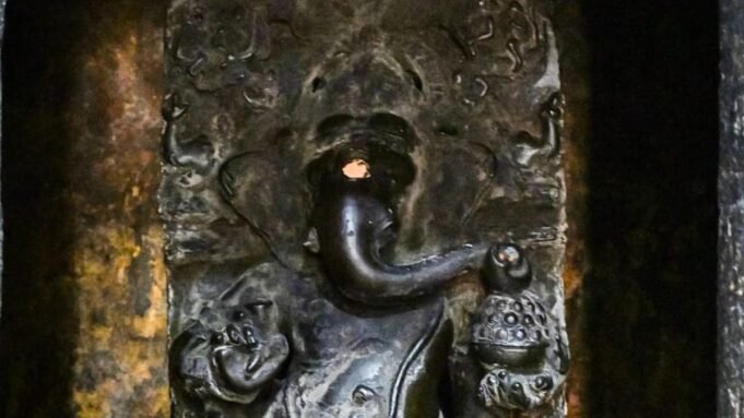 泰米爾納德邦 Nag 泰米爾納德邦 Nageswaran 寺廟中的孟加拉 Vinayaga 神像,以蛇為聖線
| mtgamer.com