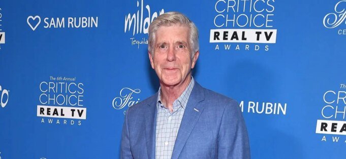 湯姆·伯杰龍 (Tom Bergeron) 時隔五年令人震驚地回歸《DWTS》，被粉絲譽為“有史以來最偉大的事情”| mtgamer.com