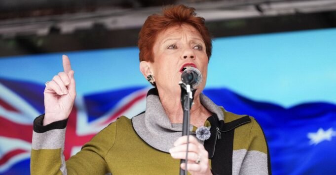 漢森在墨爾本移民集會 漢森在墨爾本移民集會上發表講話
| mtgamer.com