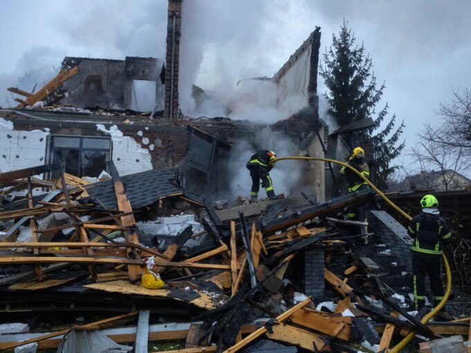 烏克蘭特使前往美國會談時，俄羅斯對基輔的襲擊造成三人死亡
| mtgamer.com