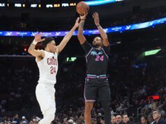 熱火未能抓住人手不足的騎士隊,以 130-116 犯規和失誤困擾的輸球
| mtgamer.com 熱火未能抓住人手不足的騎士隊,以 130-116 犯規和失誤困擾的輸球
| mtgamer.com