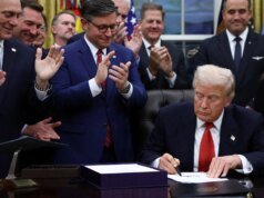 特朗普簽署法案結束美國政府史上最長停擺
| mtgamer.com 特朗普簽署法案結束美國政府史上最長停擺
| mtgamer.com