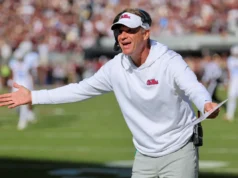 萊恩·基芬 (Lane Kiffin) 與“老小姐”會面後,前途未卜
| mtgamer.com 當大學橄欖球界等待時,萊恩·基芬完成了與密西西比大學高層的會面
| mtgamer.com