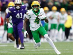 第 14 周大學橄欖球賽的贏家和輸家:俄勒岡州保住 CFP 席位,泡沫隊的時間不多了
| mtgamer.com 第 14 周大學橄欖球賽的贏家和輸家:俄勒岡州保住 CFP 席位,泡沫隊的時間不多了
| mtgamer.com