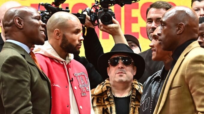 老尤班克與兒子一起與康納和奈傑爾·本對峙
| mtgamer.com