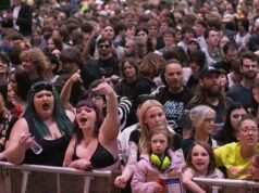 艾米爾和嗅探者樂隊在聯邦廣場的免費演出因安全擔憂而被關閉
| mtgamer.com 艾米爾和嗅探者樂隊在聯邦廣場的免費演出因安全擔憂而被關閉
| mtgamer.com