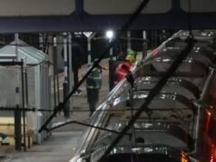 英國一列火車發生大規模持刀襲擊,造成九人受傷| mtgamer.com 英國一列火車發生大規模持刀襲擊,造成九人受傷| mtgamer.com