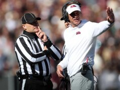 萊恩·基芬 (Lane Kiffin) 在贏得蛋碗比賽后談到了他在密西西比大學 (Ole Miss) 的執教未來
| mtgamer.com 萊恩·基芬 (Lane Kiffin) 在贏得蛋碗比賽后談到了他在密西西比大學 (Ole Miss) 的執教未來
| mtgamer.com