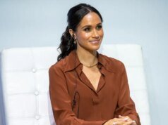 購買 Meghan Markle 繫帶細節修身毛衣僅需 41 美元
| mtgamer.com 購買 Meghan Markle 繫帶細節修身毛衣僅需 41 美元
| mtgamer.com