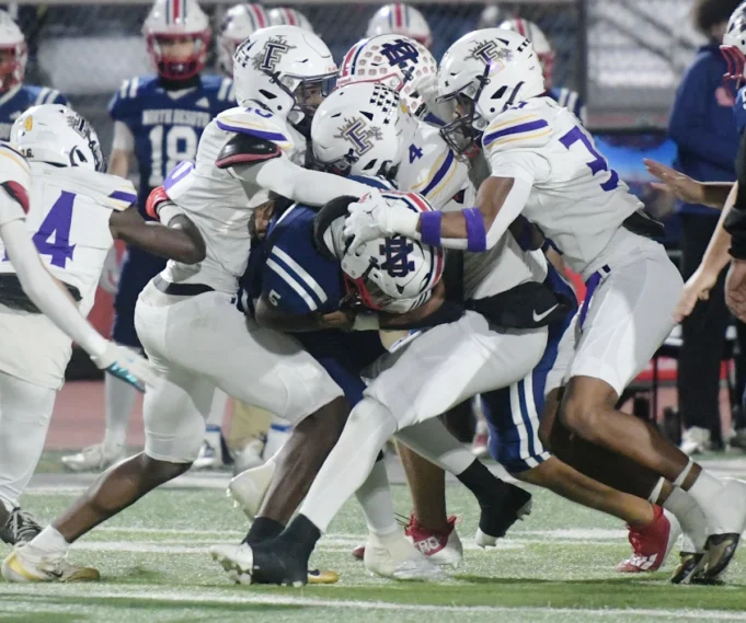 路易斯安那州全州 L 路易斯安那州全州 LHSAA 橄欖球 11 月 28 日四分之一決賽得分
| mtgamer.com