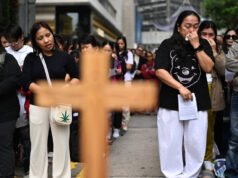 香港外籍家庭傭工哀悼在致命火災中的損失
| mtgamer.com 香港外籍家庭傭工哀悼在致命火災中的損失
| mtgamer.com