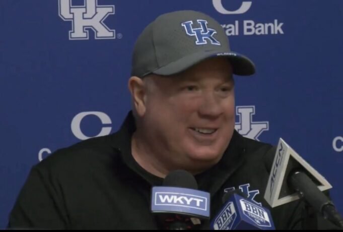 馬克·斯托普斯向米奇·巴恩哈特施壓，要求他解決接下來發生的事情
| mtgamer.com