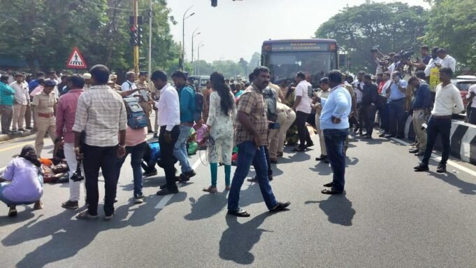 400多名抗議環衛工 400多名抗議環衛工人在欽奈被拘留
| mtgamer.com