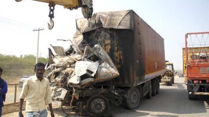 Chitradurga事故：臥舖巴士司機死亡，死亡人數增至七人
| mtgamer.com