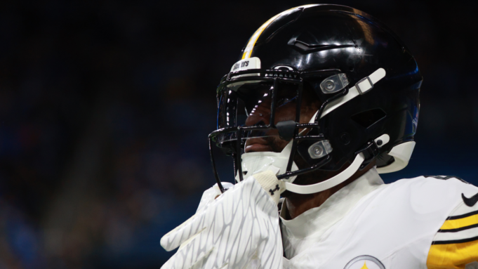 DK梅特卡夫在鋼人隊戰勝雄獅隊的比賽中與球迷發生口角後停賽兩場
| mtgamer.com