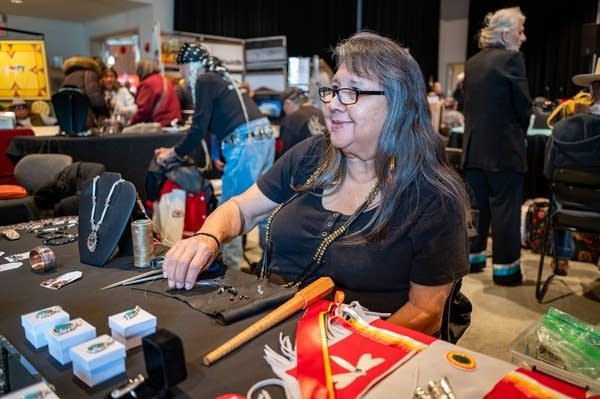Economic s Economic shifts affecting holiday shopping in Indian Country | mtgamer.com