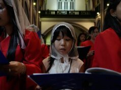 世界各地慶祝聖誕節方式的照片
| mtgamer.com 世界各地慶祝聖誕節方式的照片
| mtgamer.com