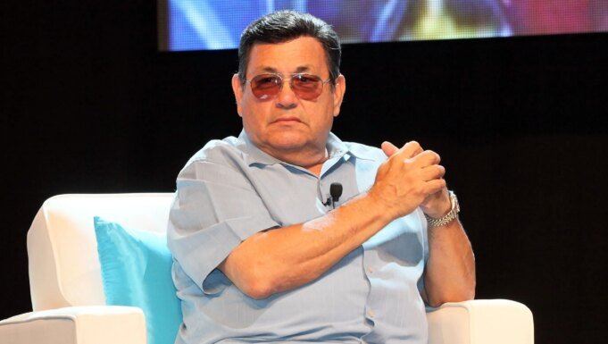 亞伯拉罕·金塔尼拉的 亞伯拉罕·金塔尼拉的死因更新:賽琳娜的父親是怎麼死的?
| mtgamer.com