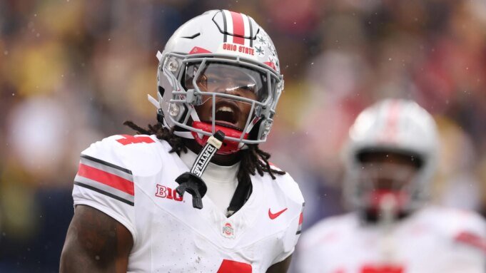 俄亥俄州立大學的耶利米·史密斯 (Jeremiah Smith) 在 2002 年全國冠軍賽上猛烈抨擊邁阿密，在棉花碗賽前警告颶風
| mtgamer.com