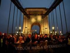 匈牙利抗議者要求總理維克托·歐爾班因虐待兒童醜聞辭職
| mtgamer.com 匈牙利抗議者要求總理維克托·歐爾班因虐待兒童醜聞辭職
| mtgamer.com