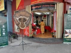 叮噹一直到 Koshy’s 購買 Adivasi 產品的聖誕禮籃
| mtgamer.com 叮噹一直到 Koshy's 購買 Adivasi 產品的聖誕禮籃
| mtgamer.com