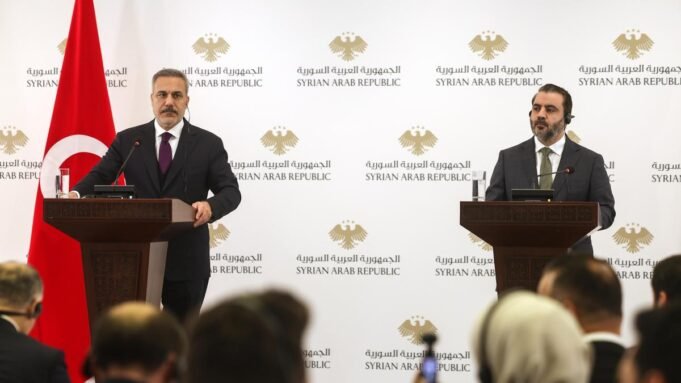 土耳其高級官員在庫爾德人一體化最後期限前訪問敘利亞，衝突爆發
| mtgamer.com