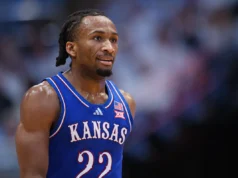 堪薩斯大學的達林·彼得森將不會參加與排名第五的康涅狄格大學的比賽,他將因腿筋受傷而連續第七場比賽缺席
| mtgamer.com 堪薩斯大學的達林·彼得森將不會參加與排名第五的康涅狄格大學的比賽,他將因腿筋受傷而連續第七場比賽缺席
| mtgamer.com