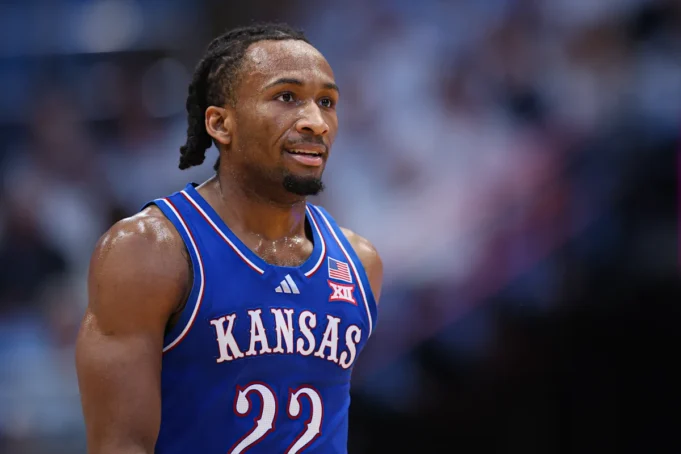 堪薩斯大學的達林·彼得森將不會參加與排名第五的康涅狄格大學的比賽，他將因腿筋受傷而連續第七場比賽缺席
| mtgamer.com