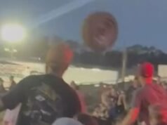 墨爾本賽事中飛出的輪胎擊中觀眾
| mtgamer.com 墨爾本賽事中飛出的輪胎擊中觀眾
| mtgamer.com