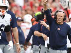 奧本新任主教練亞歷克斯·戈萊什(Alex Golesh)將保留防守協調員DJ·杜爾金(DJ Durkin)作為新員工
| mtgamer.com 奧本新任主教練亞歷克斯·戈萊什(Alex Golesh)將保留防守協調員DJ·杜爾金(DJ Durkin)作為新員工
| mtgamer.com