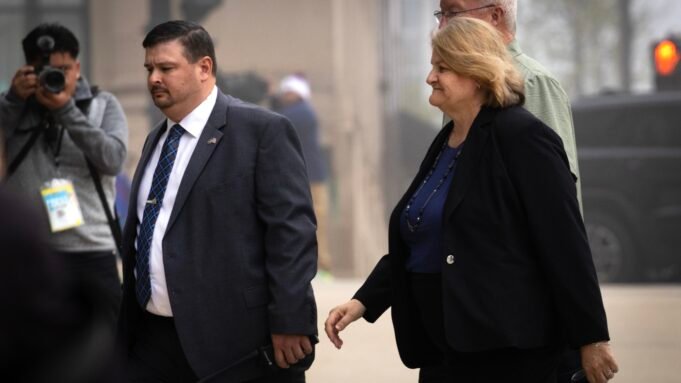 威斯康星州法官因 I 威斯康星州法官因 ICE 妨礙司法指控面臨審判
| mtgamer.com