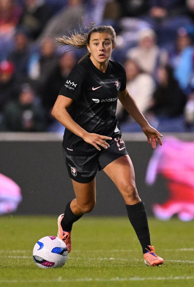 尼爾·馬丁 (Nea 尼爾·馬丁 (Nealy Martin) 與天使城足球俱樂部 (Angel City FC) 續約至 2027 年
| mtgamer.com