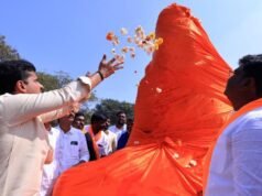 巴拉里舉行盛大遊行歡迎瓦爾米基雕像
| mtgamer.com 巴拉里舉行盛大遊行歡迎瓦爾米基雕像
| mtgamer.com