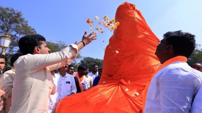 巴拉里舉行盛大遊行歡迎瓦爾米基雕像
| mtgamer.com