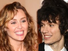 據報導麥莉·賽勒斯與 Maxx Morando 訂婚
| mtgamer.com 據報導麥莉·賽勒斯與 Maxx Morando 訂婚
| mtgamer.com