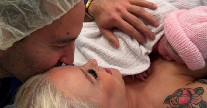 政治夫婦在“心碎和悲傷”中共同迎來第一個孩子
| mtgamer.com