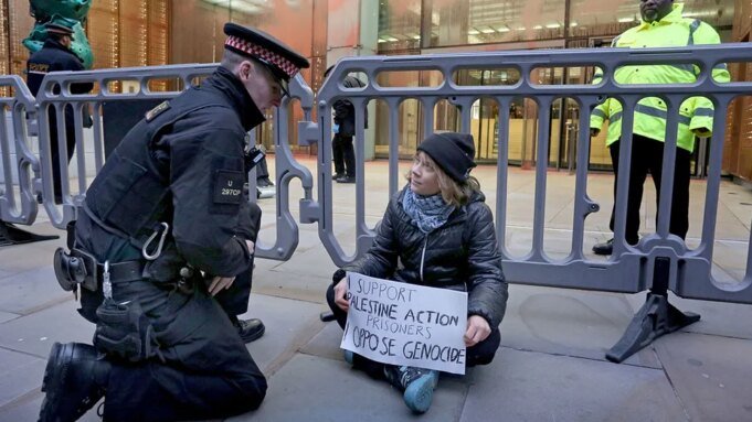 格蕾塔·通伯格在倫敦抗議期間支持絕食的巴勒斯坦囚犯被捕
| mtgamer.com