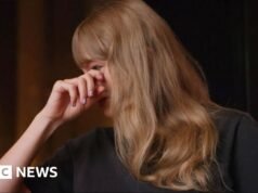 泰勒·斯威夫特在見到英國襲擊家庭後淚流滿面
| mtgamer.com 泰勒·斯威夫特在見到英國襲擊家庭後淚流滿面
| mtgamer.com