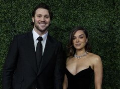 海莉·斯坦菲爾德和喬什·艾倫:他們完整的關係時間表
| mtgamer.com 海莉·斯坦菲爾德和喬什·艾倫:他們完整的關係時間表
| mtgamer.com