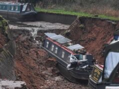 英國巨大天坑吞沒運河船隻
| mtgamer.com 英國巨大天坑吞沒運河船隻
| mtgamer.com