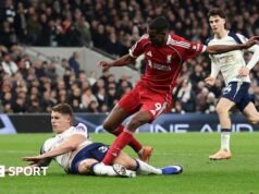 范德文是否應該因伊薩克鏟球而被罰下場?
| mtgamer.com 范德文是否應該因伊薩克鏟球而被罰下場?
| mtgamer.com