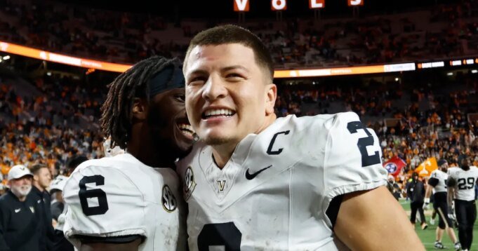 范德比爾特四分衛迭戈·帕維亞的兄弟因在比賽中醉酒被捕
| mtgamer.com