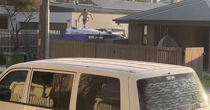 警車在全能粉碎之前駛 警車在全能粉碎之前駛入車道
| mtgamer.com