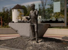 這裡曾流傳過《鐘聲頌歌》。現在只剩下炸彈了。
| mtgamer.com 這裡曾流傳過《鐘聲頌歌》。現在只剩下炸彈了。
| mtgamer.com